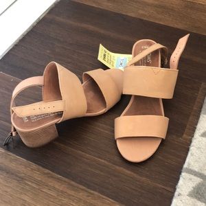 NWT Toms poppy leather sandals 8.5